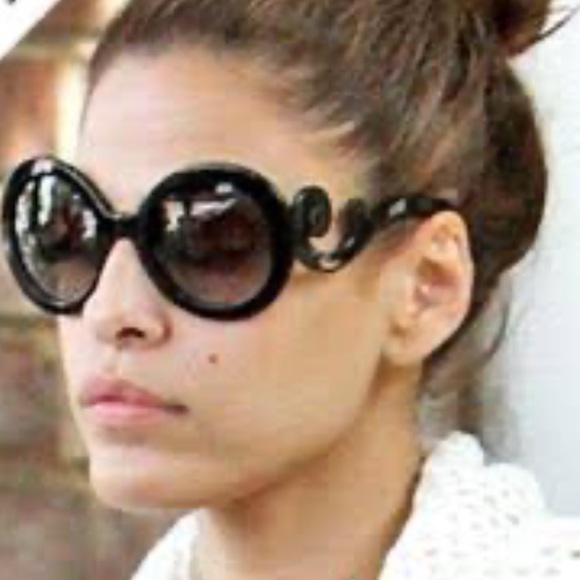 Chic Black Sunglasses - Picture 8 of 10